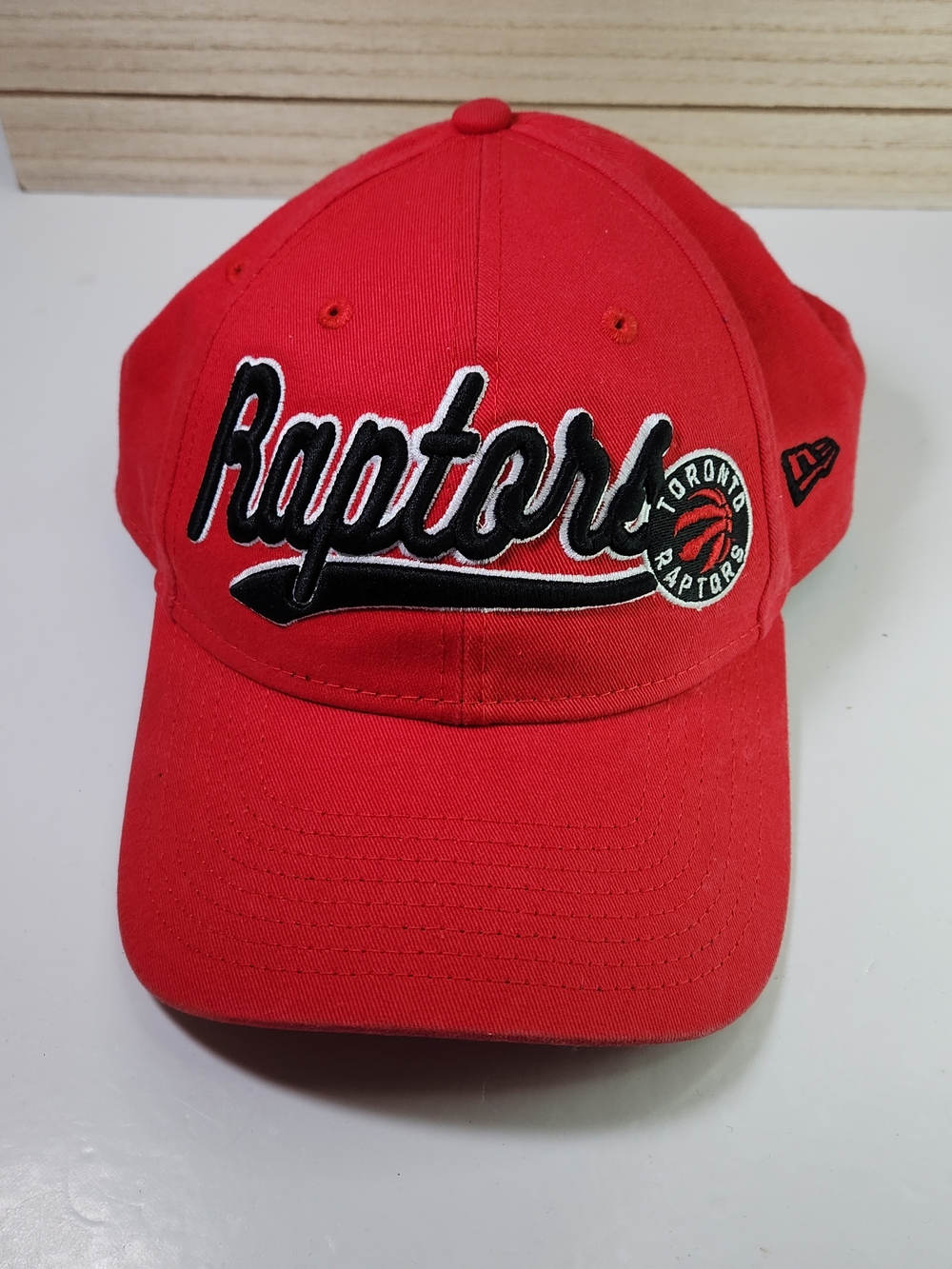 Toronto Raptors Red Cap. Baseball Hat New Era. Women